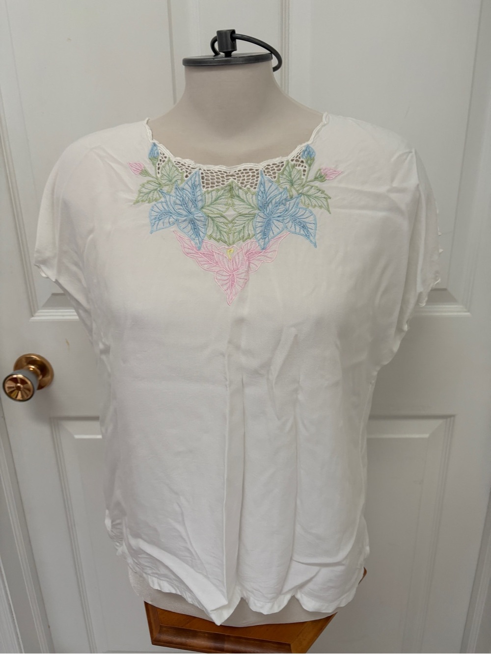 Women's White Embroidered Floral Crochet Neck Blouse